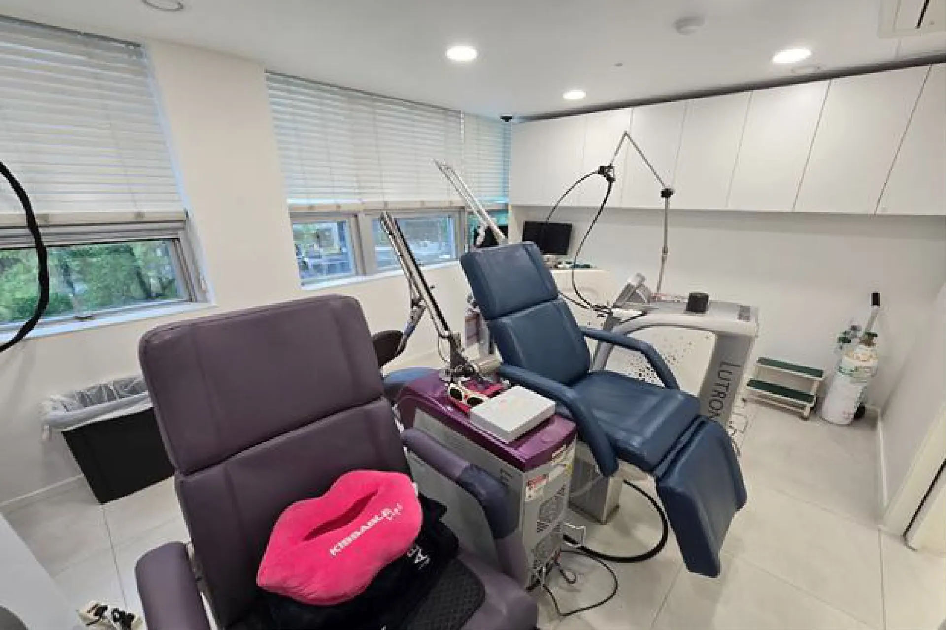 Lifting treatment room