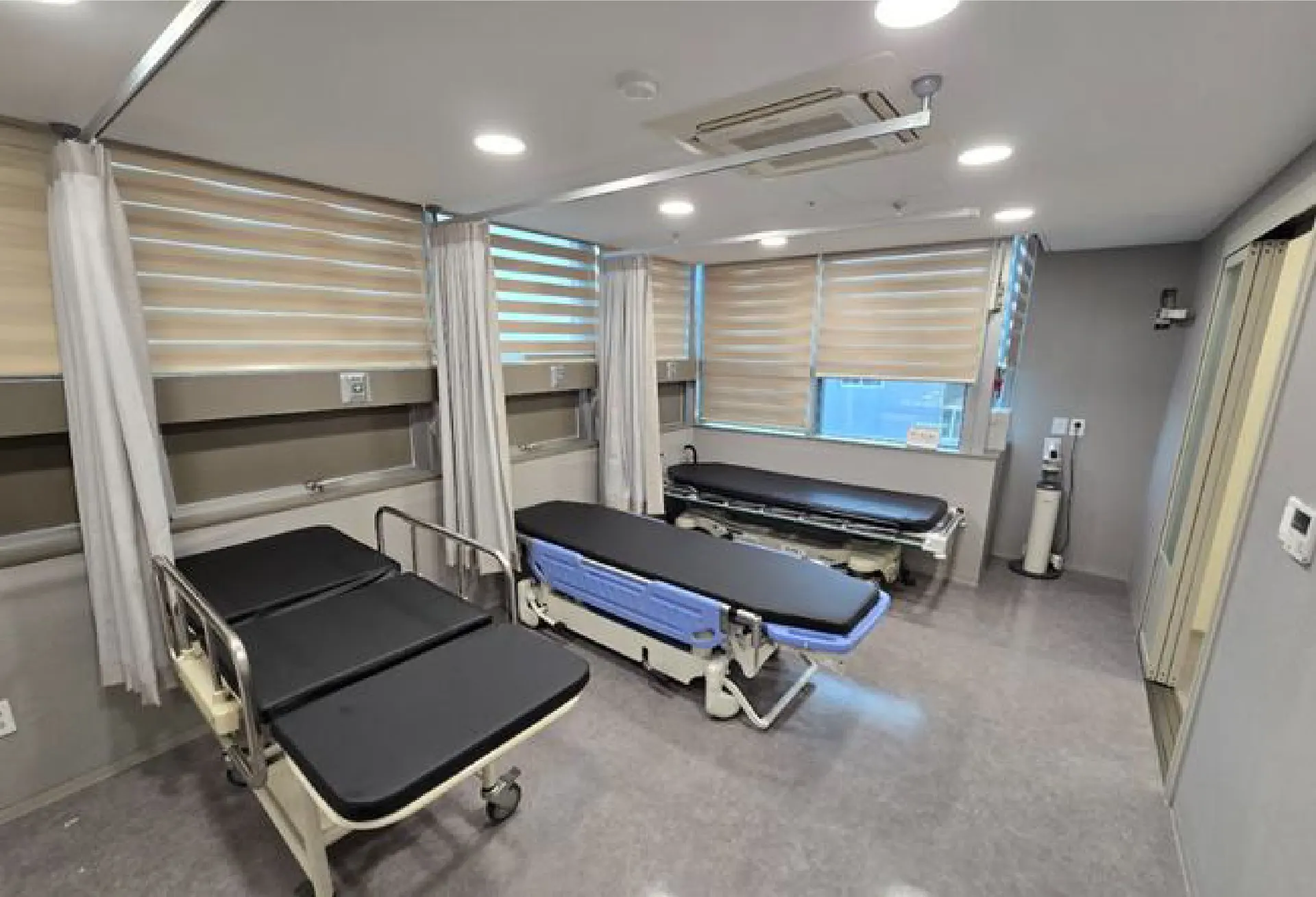 Recovery room with two beds
